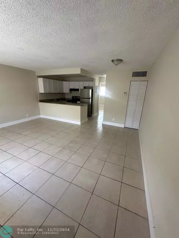 Pompano Beach, FL 33064,201 NW 32nd Ct  #203