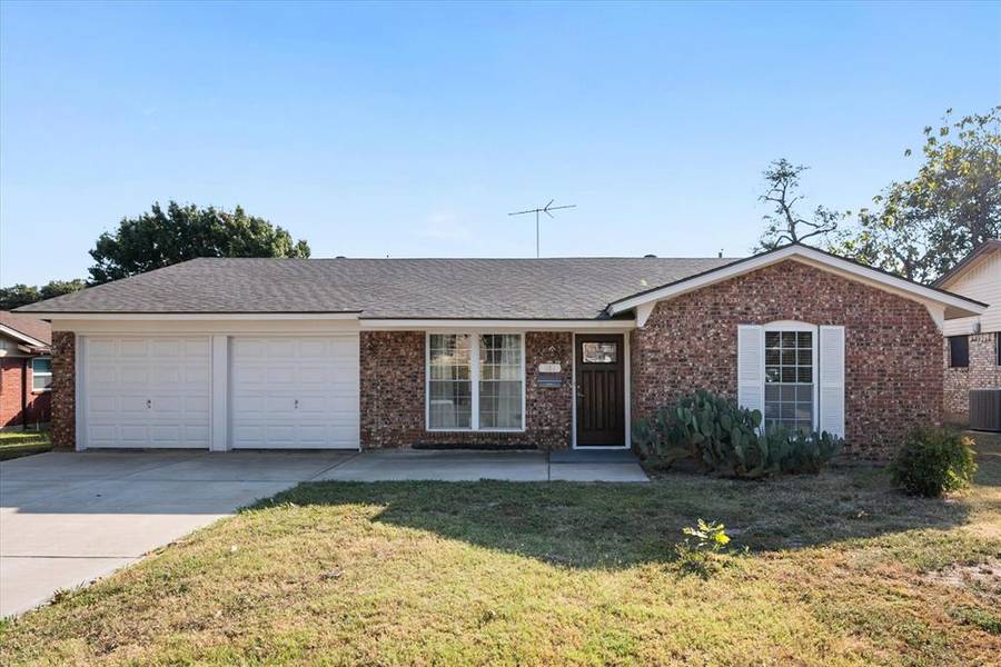 303 Huntington Drive, Euless, TX 76040