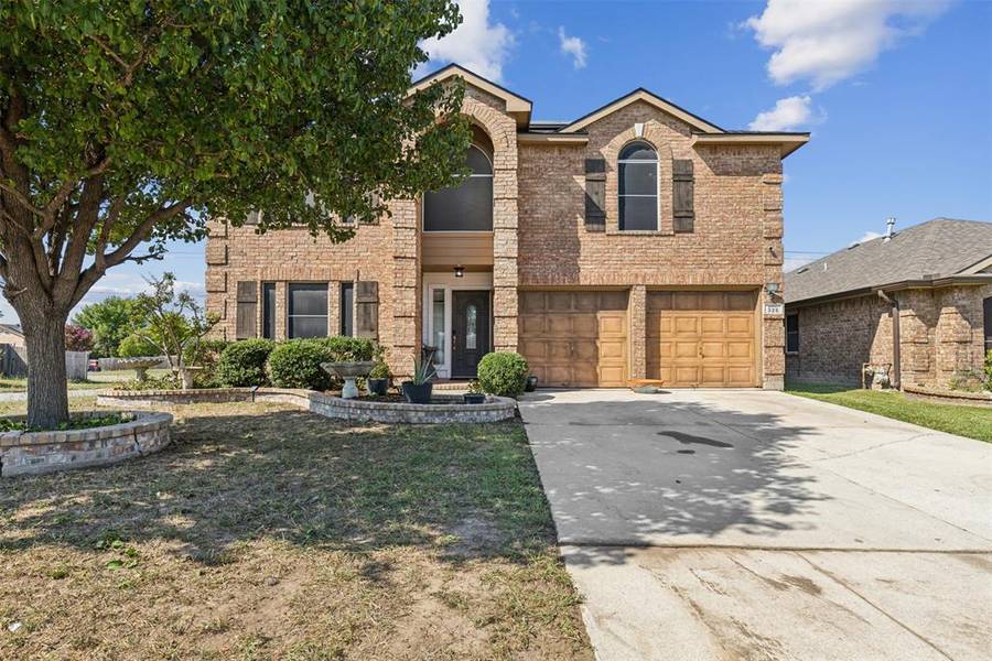 325 Windy Hill Lane, Fort Worth, TX 76108