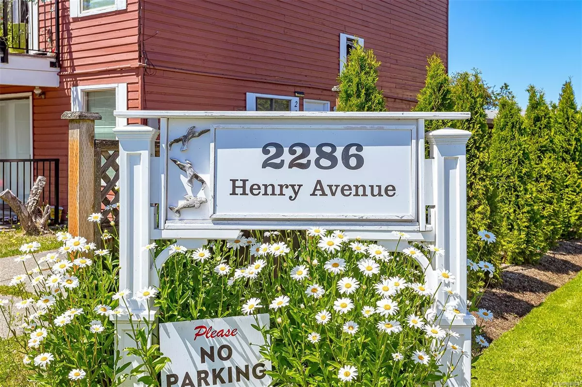 Sidney, BC V8L 1W6,2286 Henry Ave #205