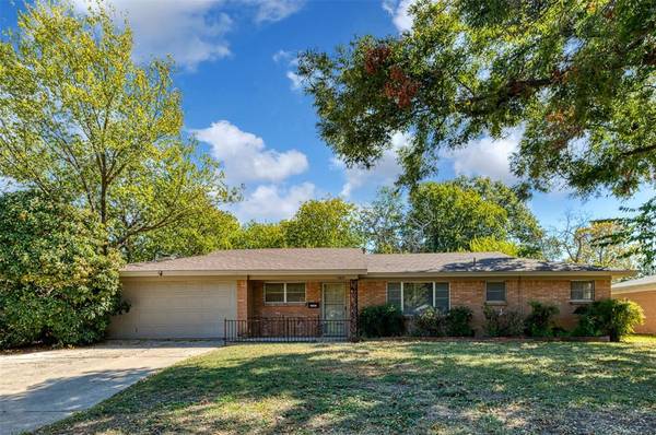 5625 Wales Avenue, Fort Worth, TX 76133