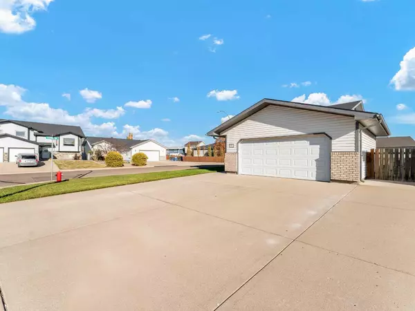 Medicine Hat, AB T1C1Y6,63 Hudson CRES NE