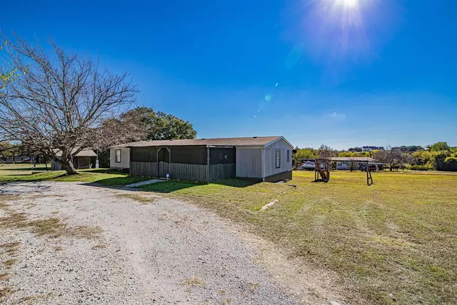 901 Mojave Trail, Granbury, TX 76048