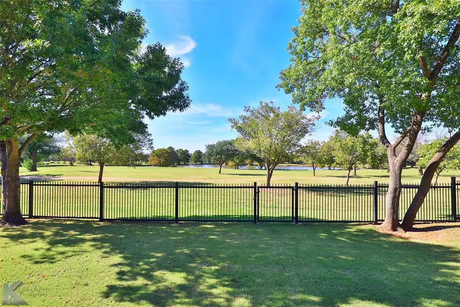 24 Fairway Oaks Boulevard, Abilene, TX 79606