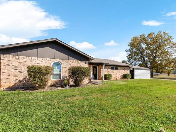 3801 Mountain Vista Drive, Granbury, TX 76048