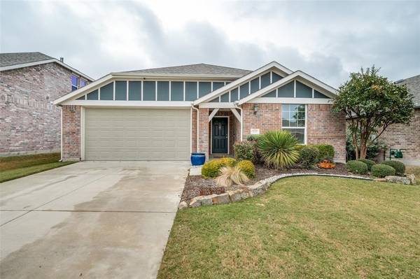 1729 Meadow Trail Lane, Aubrey, TX 76227