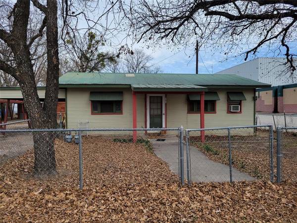 503 N 3rd Street, Bangs, TX 76823