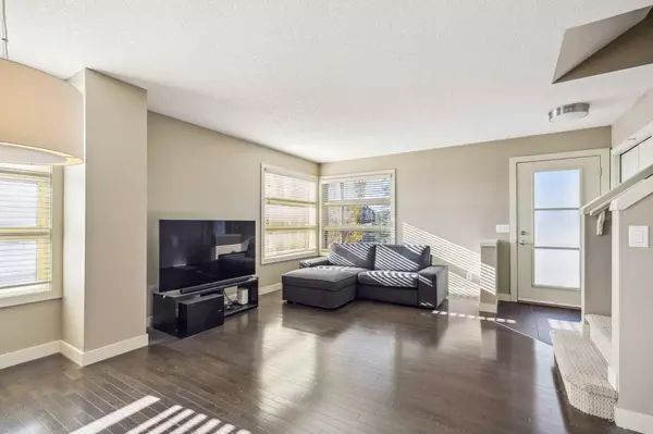 Calgary, AB T3H 0H9,333 Aspen Hills Villas Southwest