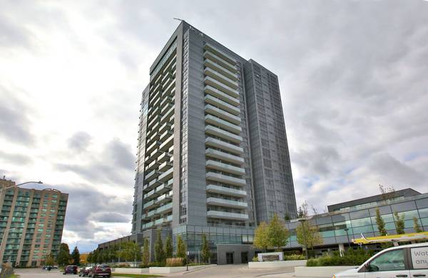 55 Oneida CRES #302, Richmond Hill, ON L4B 0E8