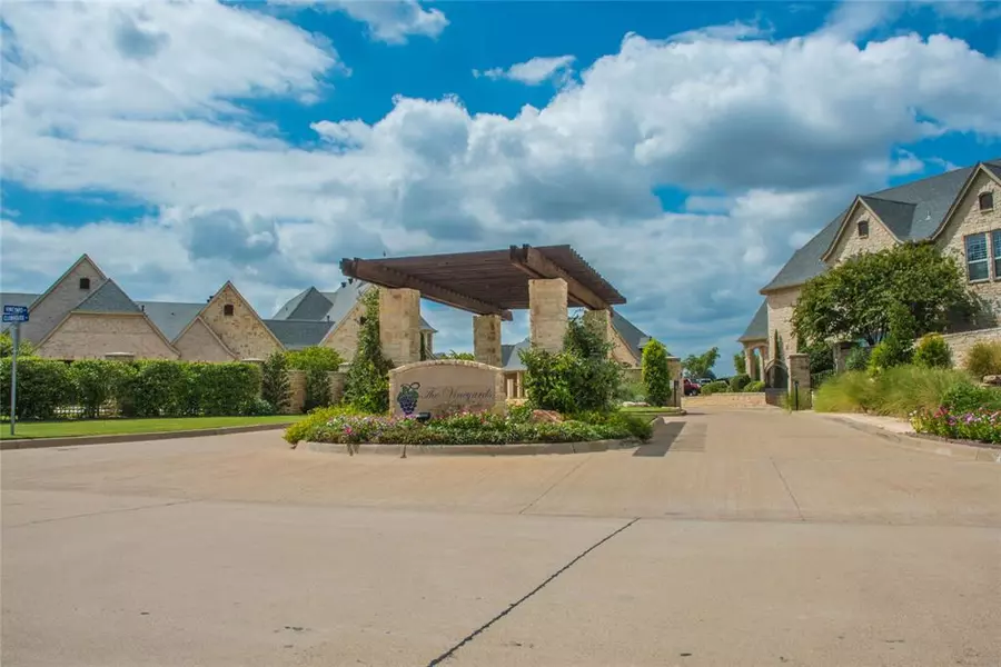 2514 Vineyard Drive, Granbury, TX 76048