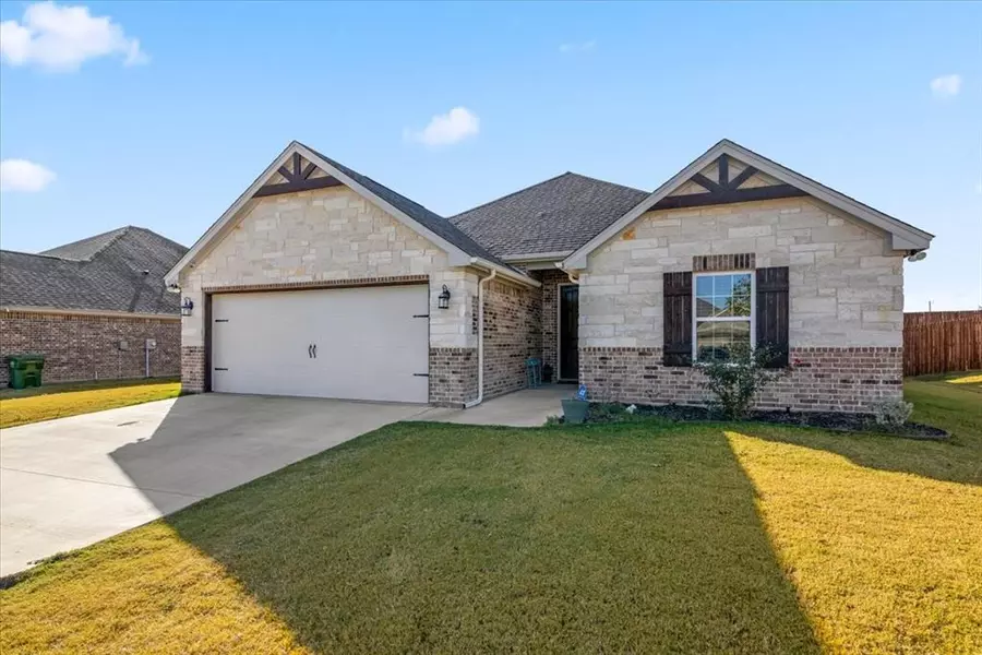 203 Bayless Avenue, Godley, TX 76044