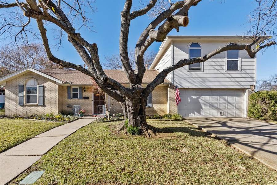 206 Sixpence Lane, Euless, TX 76039