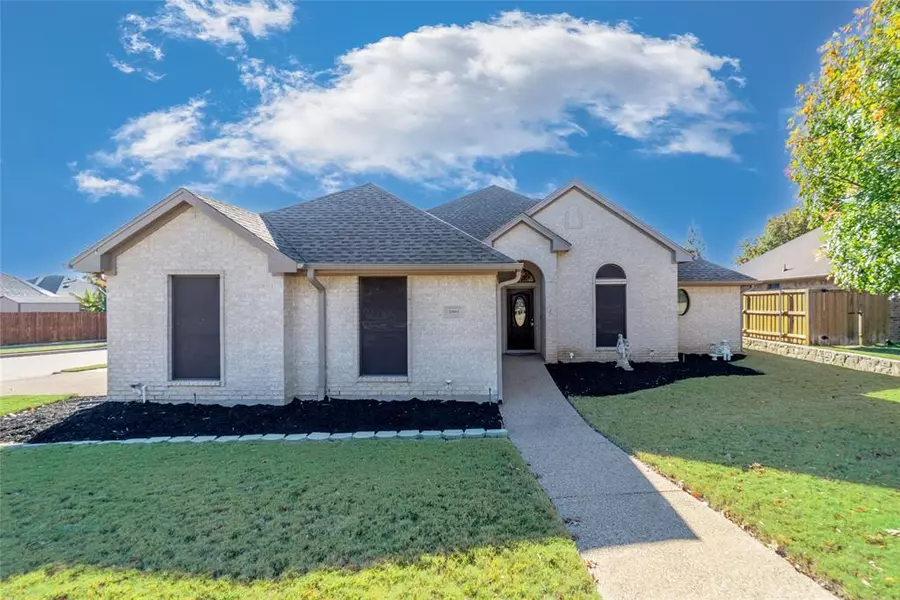 10901 Golfview Way, Benbrook, TX 76126