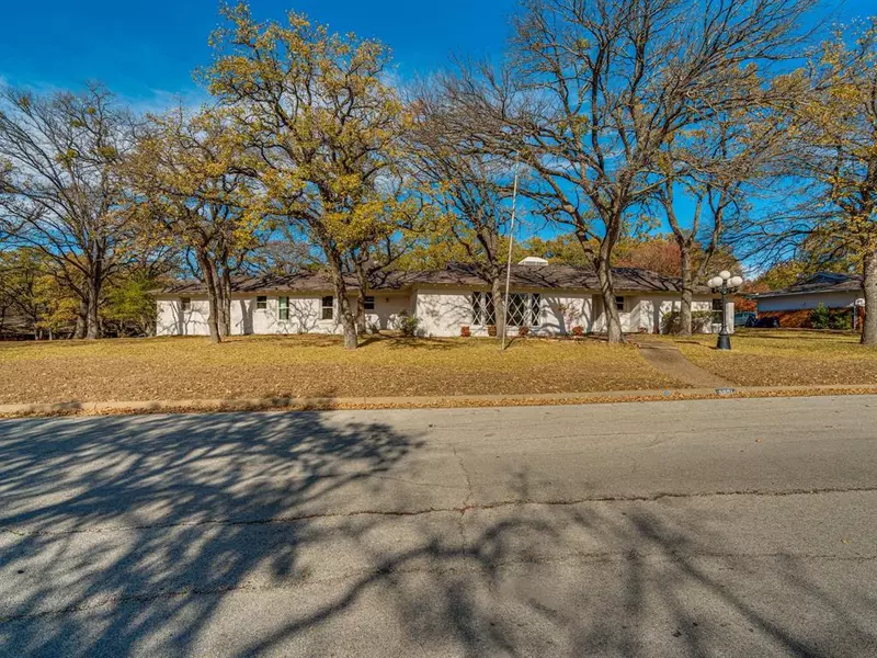 5801 Yolanda Drive, Fort Worth, TX 76112