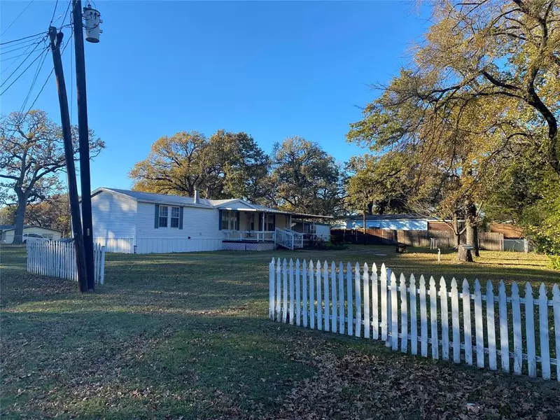 409 Pine Street, Kemp, TX 75143