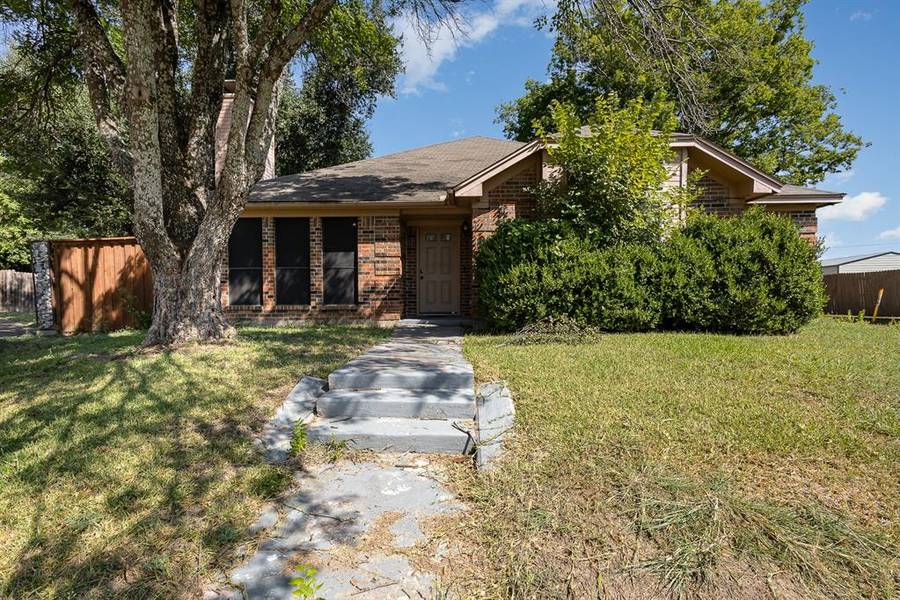 2313 Montclair Street, Lancaster, TX 75146