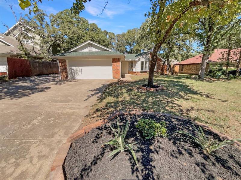 409 Misty Oaks Street, Azle, TX 76020