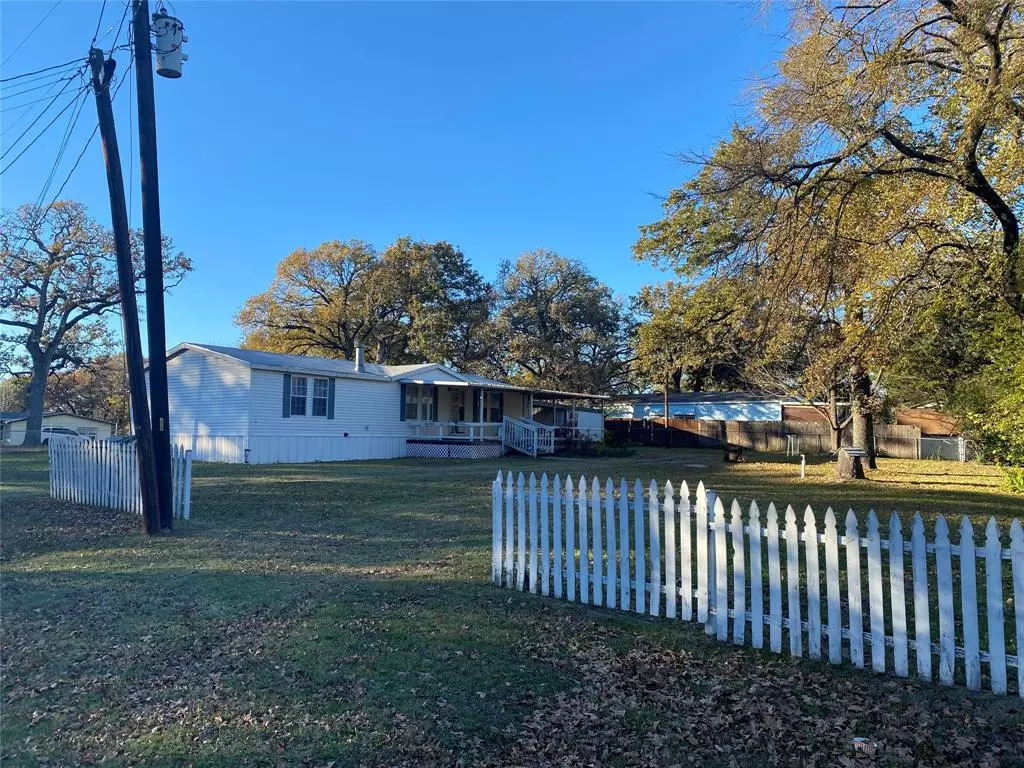 Kemp, TX 75143,409 Pine Street