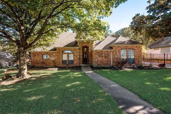 424 Windjammer Lane, Azle, TX 76020