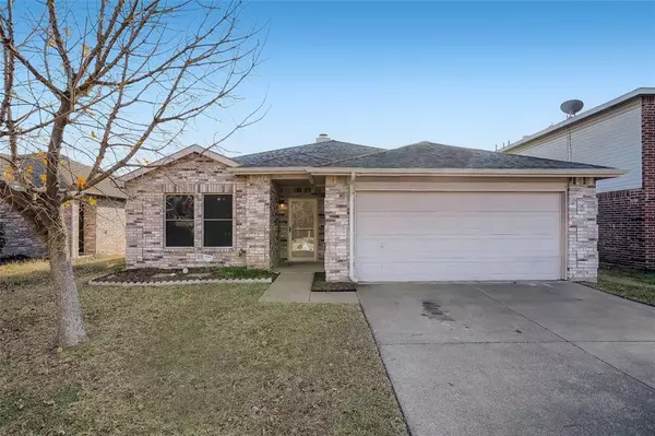 5216 Newcastle Lane, Fort Worth, TX 76135