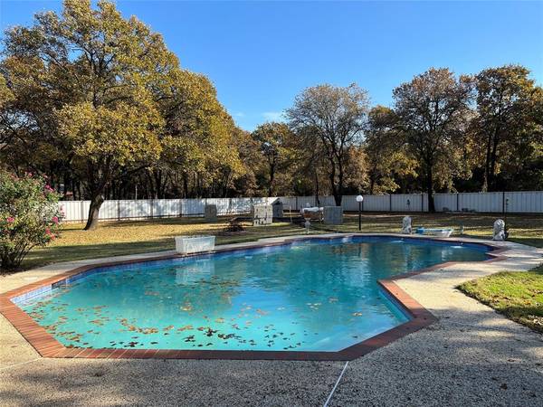 620 E 6th Street, Springtown, TX 76082