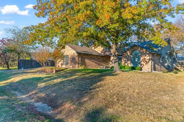 320 Sunrise Drive, Granbury, TX 76049