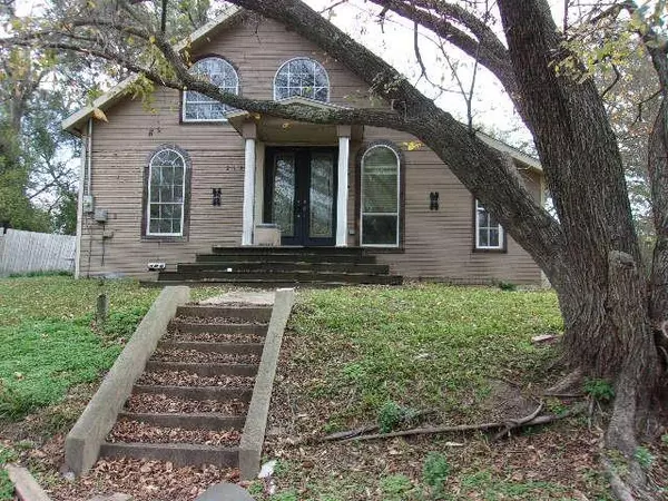 213 Live Oak Street, Mount Vernon, TX 75457