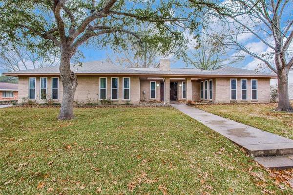 1908 Nancy Lea Drive, Bonham, TX 75418