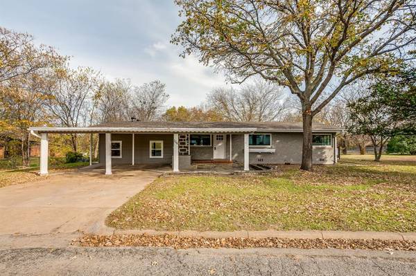 106 Harmon Street, Weatherford, TX 76086