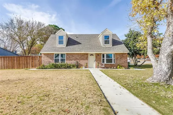 833 James Street, Azle, TX 76020