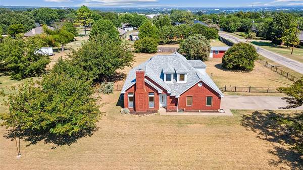 624 Newlin Lane,  Granbury,  TX 76048