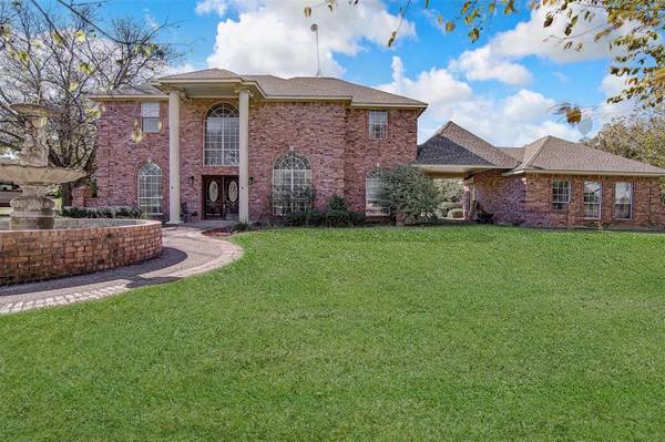 5725 Burleson Oaks Drive, Burleson, TX 76028