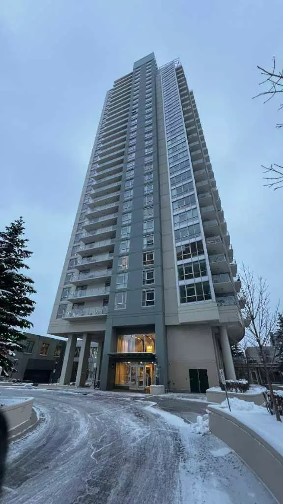 99 Spruce PL SW #102, Calgary, AB T3C 3X7