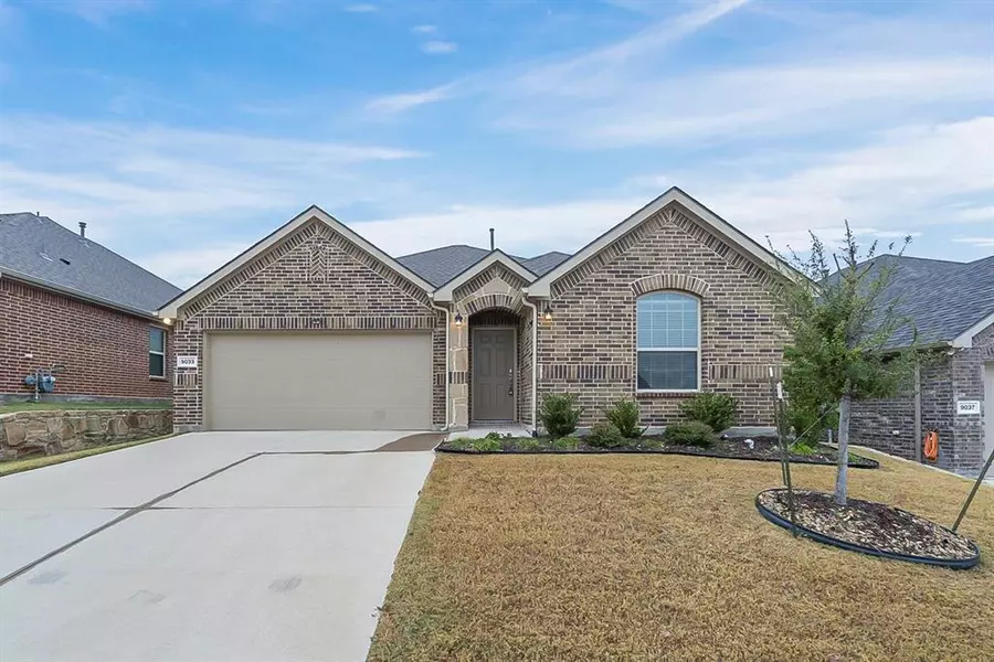 9033 Bronze Meadow Drive, Fort Worth, TX 76131