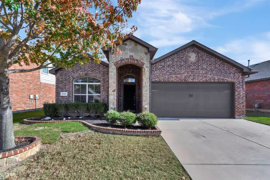 8108 Misty Water Drive, Fort Worth, TX 76131