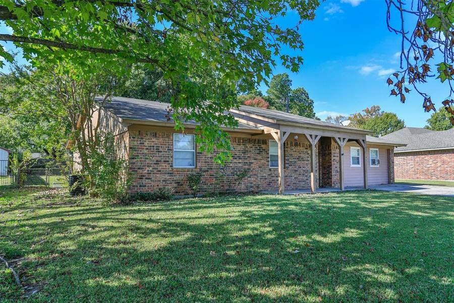 411 Ashland Drive, Gainesville, TX 76240