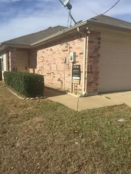 653 Stern Drive, Crowley, TX 76036