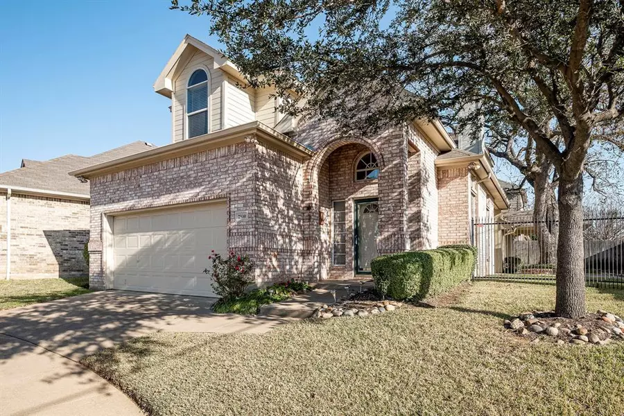 2900 Matterhorn Drive, Bedford, TX 76021