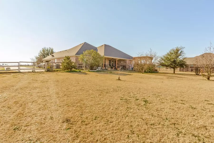 187 High Meadows Road, Decatur, TX 76234