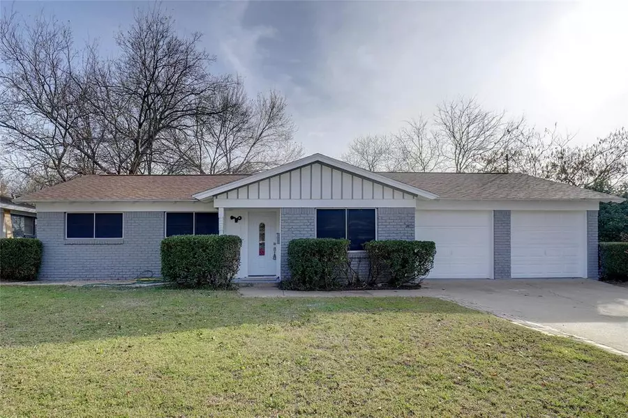 417 Vicki Place, Hurst, TX 76053