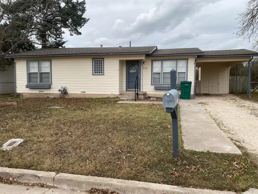 Lacy Lakeview, TX 76705,316 Avenue I