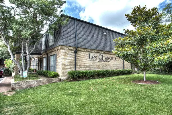 Dallas, TX 75235,5043 Les Chateaux Drive #215