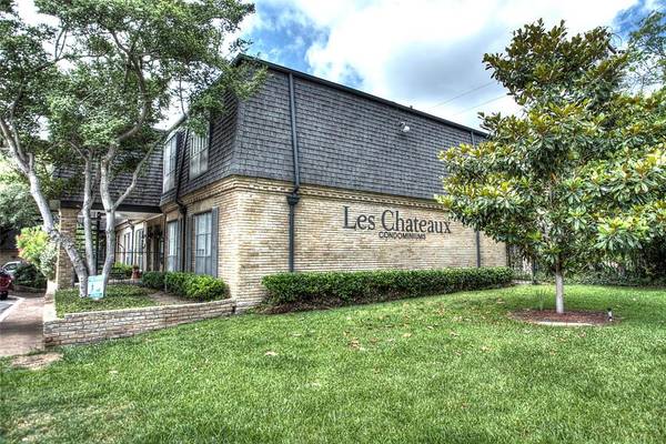 5043 Les Chateaux Drive #215, Dallas, TX 75235