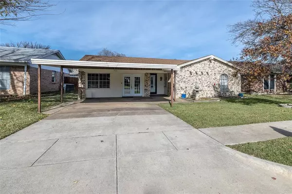 6573 Starnes Road, Watauga, TX 76148