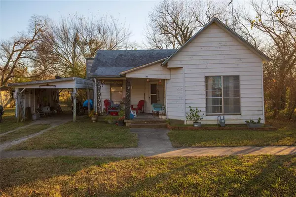 307 W Spruce Street, Whitewright, TX 75491