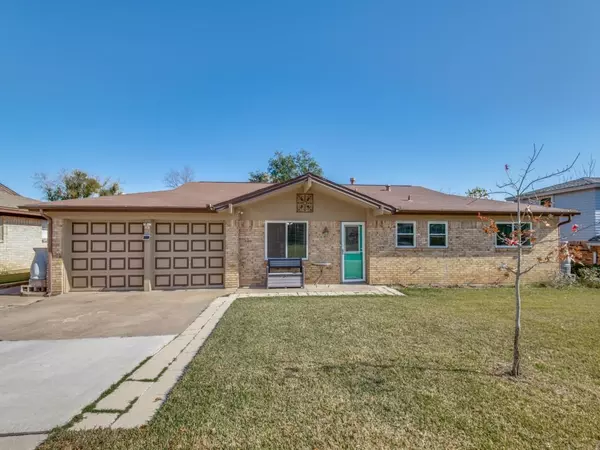 916 Gregory Avenue, Bedford, TX 76022