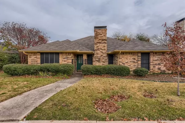 809 Ramblewood Drive, Lewisville, TX 75067