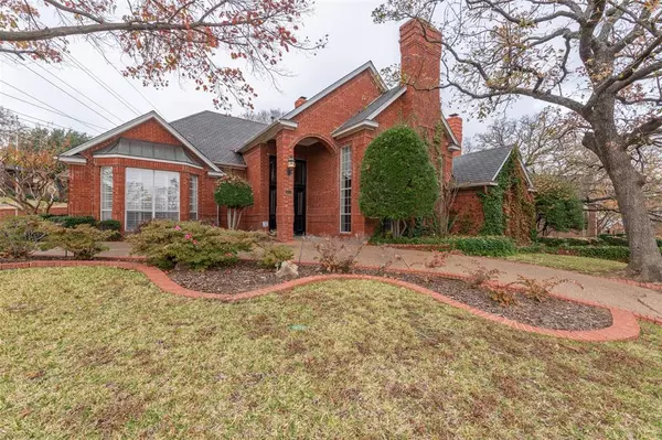 2405 Arbor Oaks Drive, Arlington, TX 76006