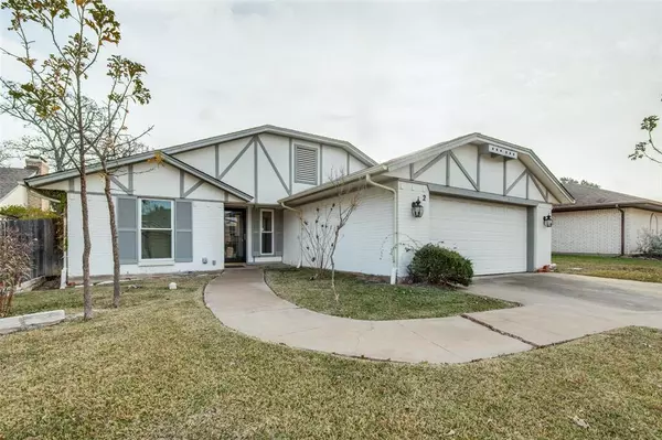 2 Preston Trail Court, Pantego, TX 76013