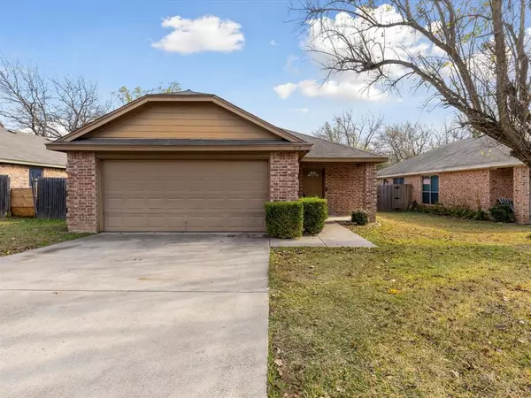 412 Grayson Court, Joshua, TX 76058